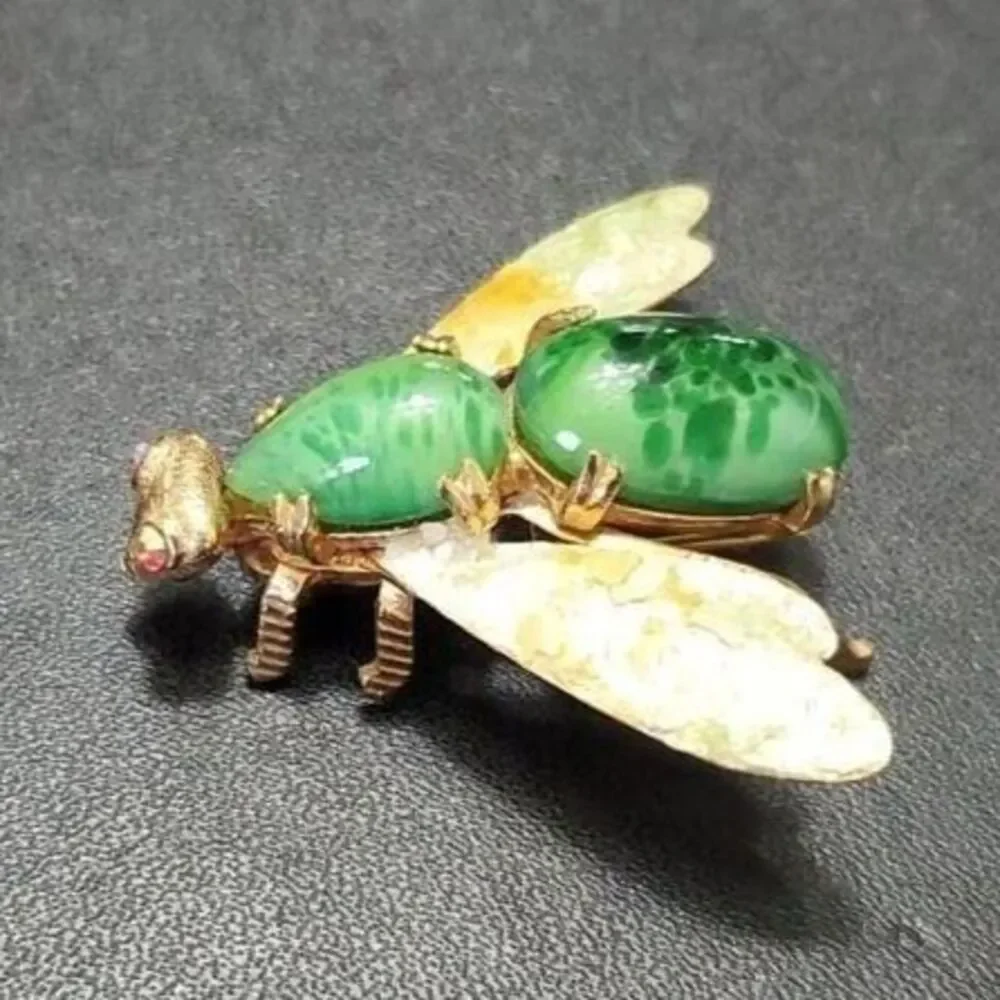 Vintage gold tone fly brooch green